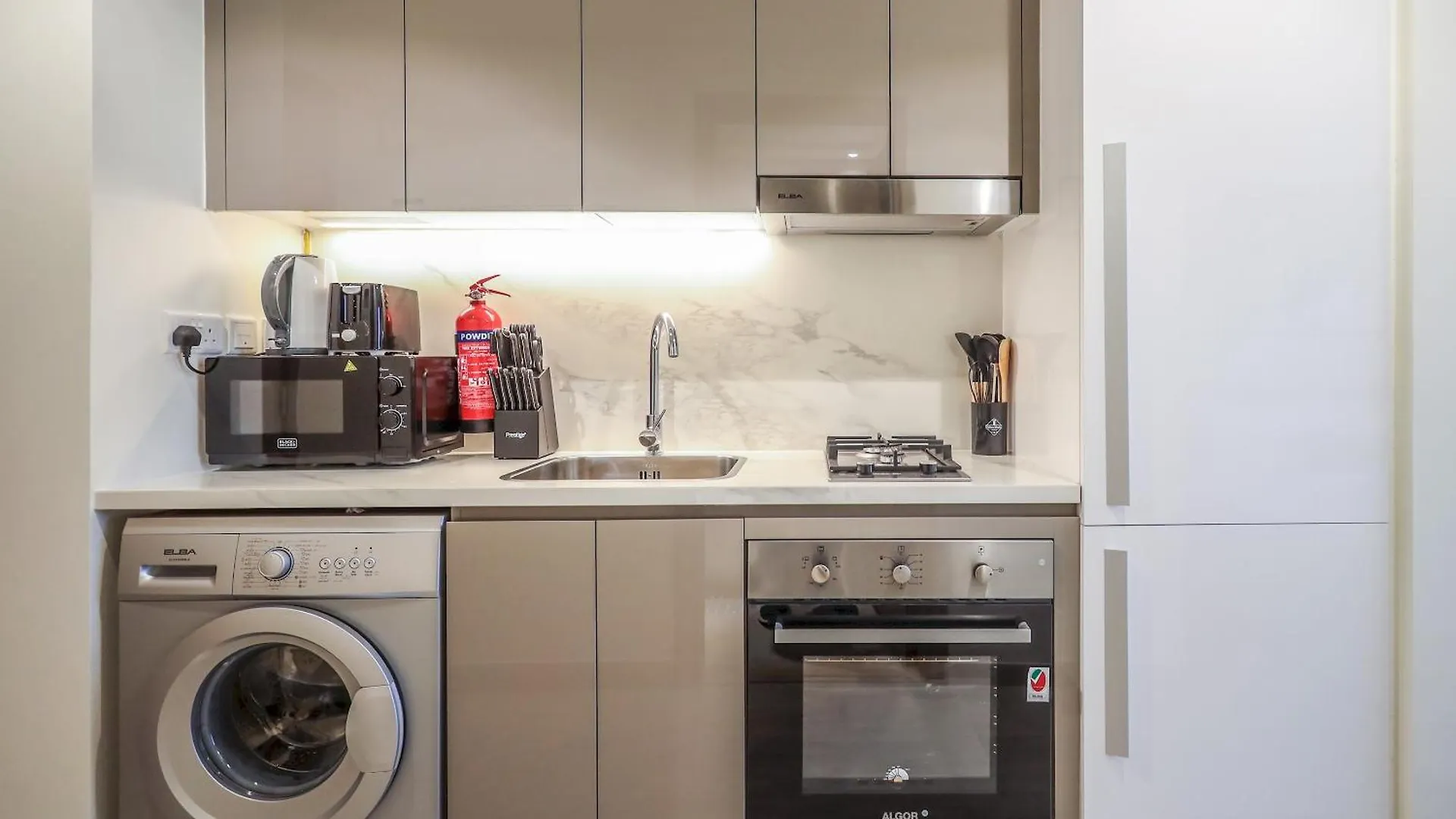 Elite Lux Holiday Homes - Contemporary Comfort - Studio In Azizi Riviera Dubai Apartment